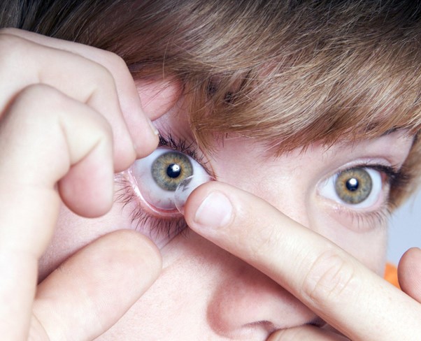 9 Ways to Properly Care for Your Contacts for Farsightedness